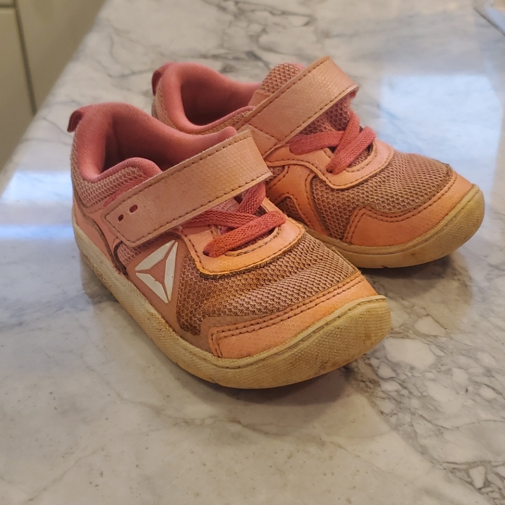 Reebok Ventureflex Sneaker Size 6.5